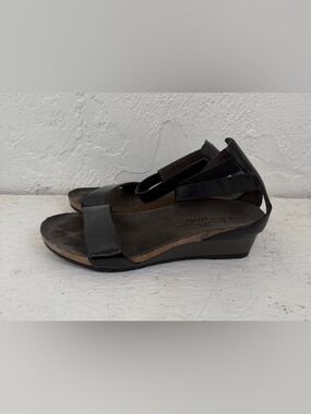 Naot Sandal Women's 39 US 8 Pixie Black Patent Leather Strappy Wedge Comfort